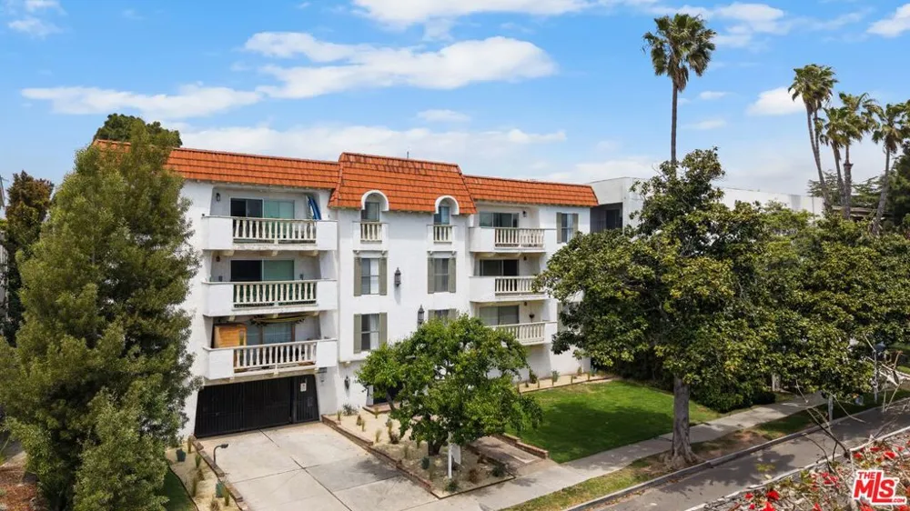 605 San Vicente Boulevard #206 Santa Monica, CA 90402