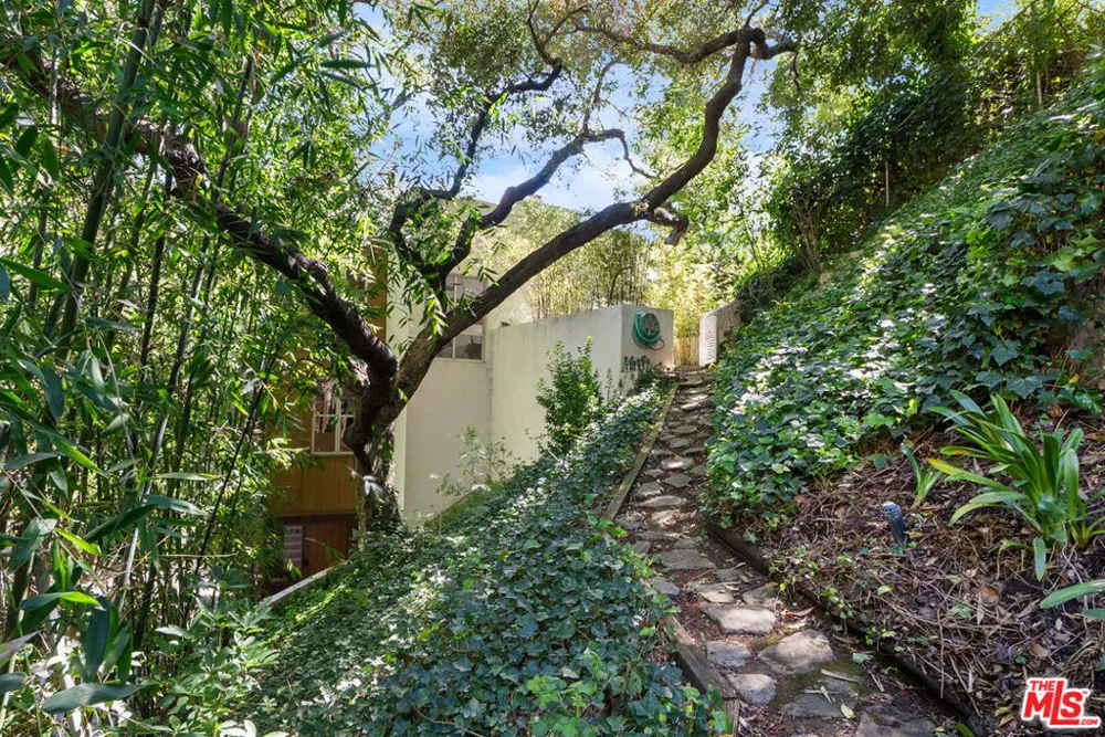 9976 Westwanda Drive Beverly Hills, CA 90210
