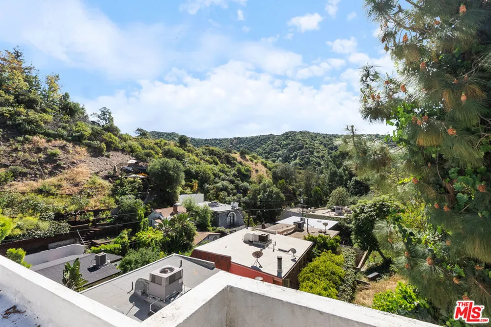 9976 Westwanda Drive Beverly Hills, CA 90210