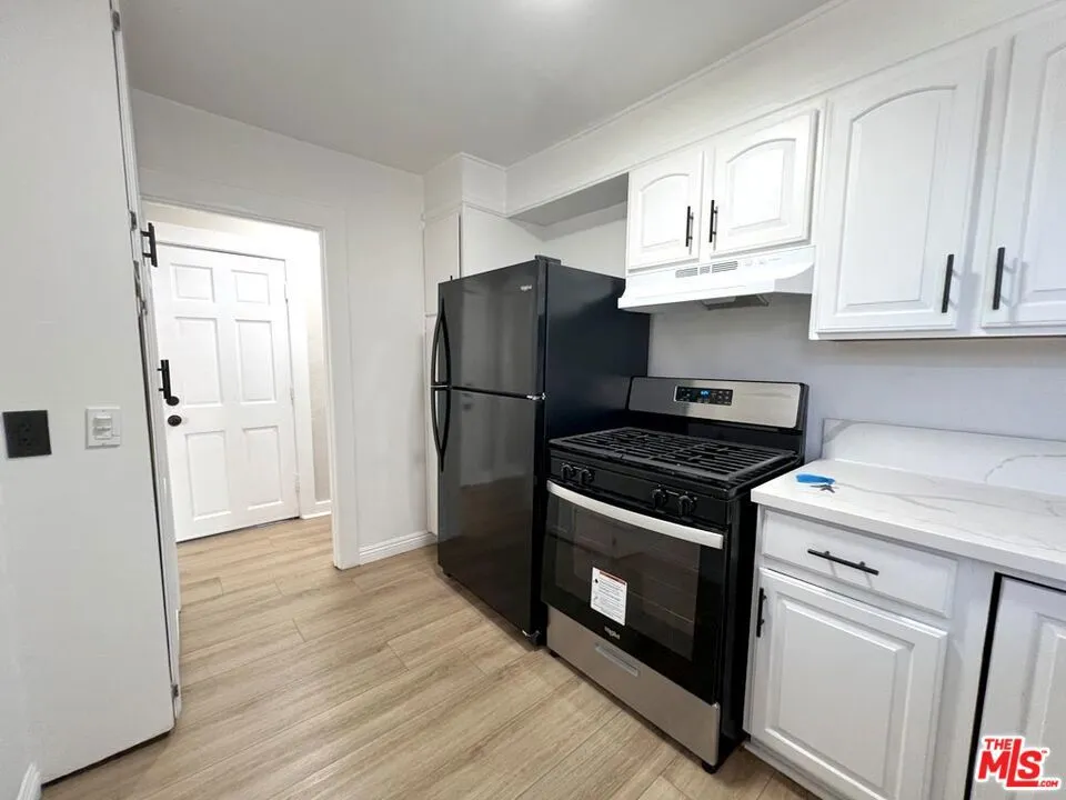 5325 2nd Avenue Los Angeles, CA 90043