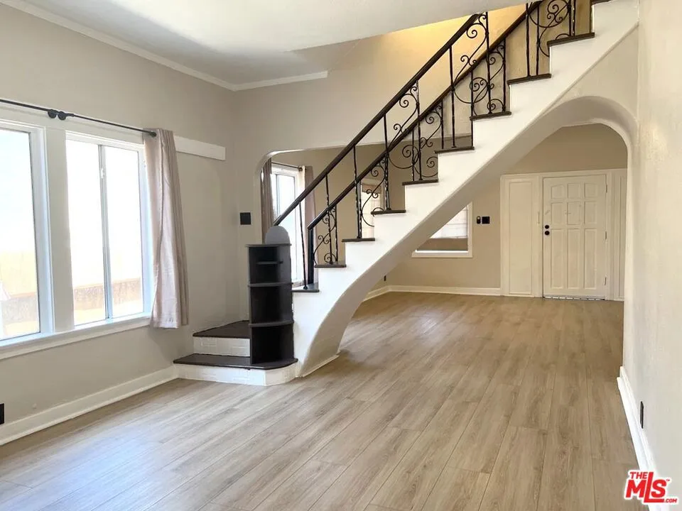 5325 2nd Avenue Los Angeles, CA 90043
