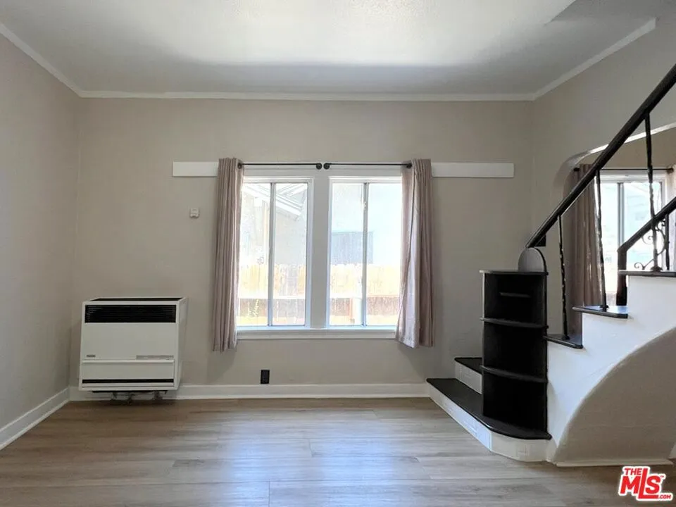 5325 2nd Avenue Los Angeles, CA 90043
