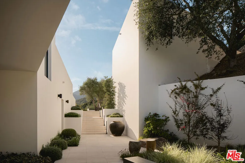 1130 E Mountain Drive Montecito, CA 93108