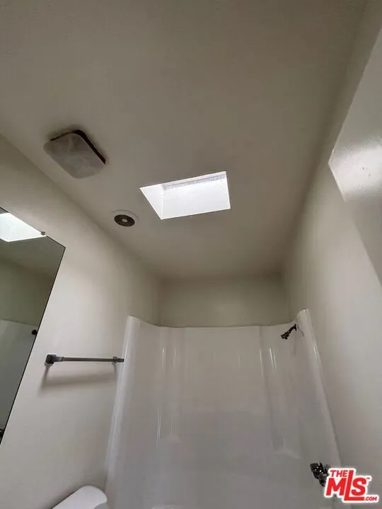 124 Oxford Avenue Los Angeles, CA 90004
