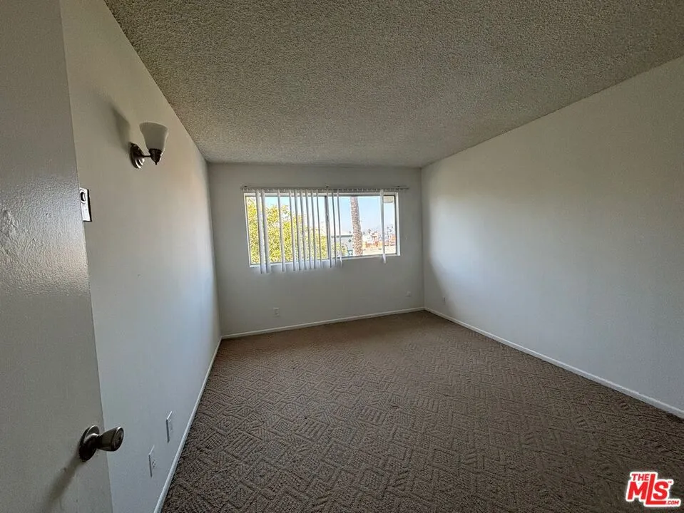 124 Oxford Avenue Los Angeles, CA 90004