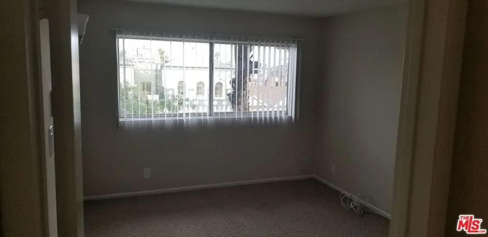 124 Oxford Avenue Los Angeles, CA 90004