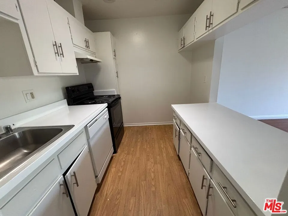 124 Oxford Avenue Los Angeles, CA 90004