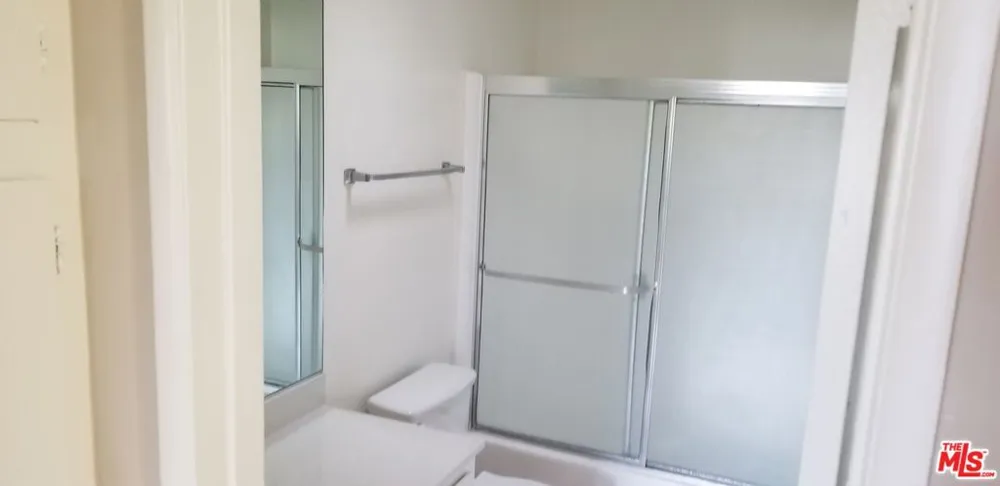124 Oxford Avenue Los Angeles, CA 90004