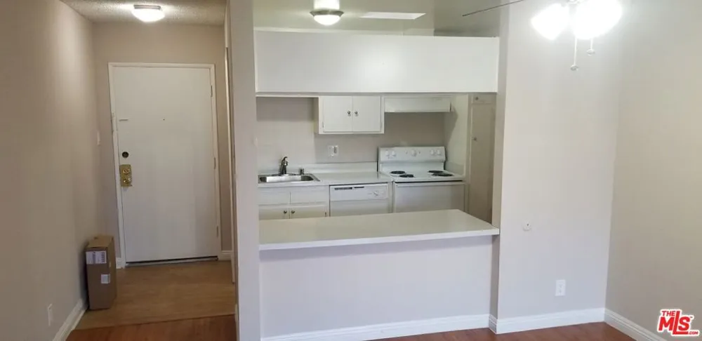 124 Oxford Avenue Los Angeles, CA 90004