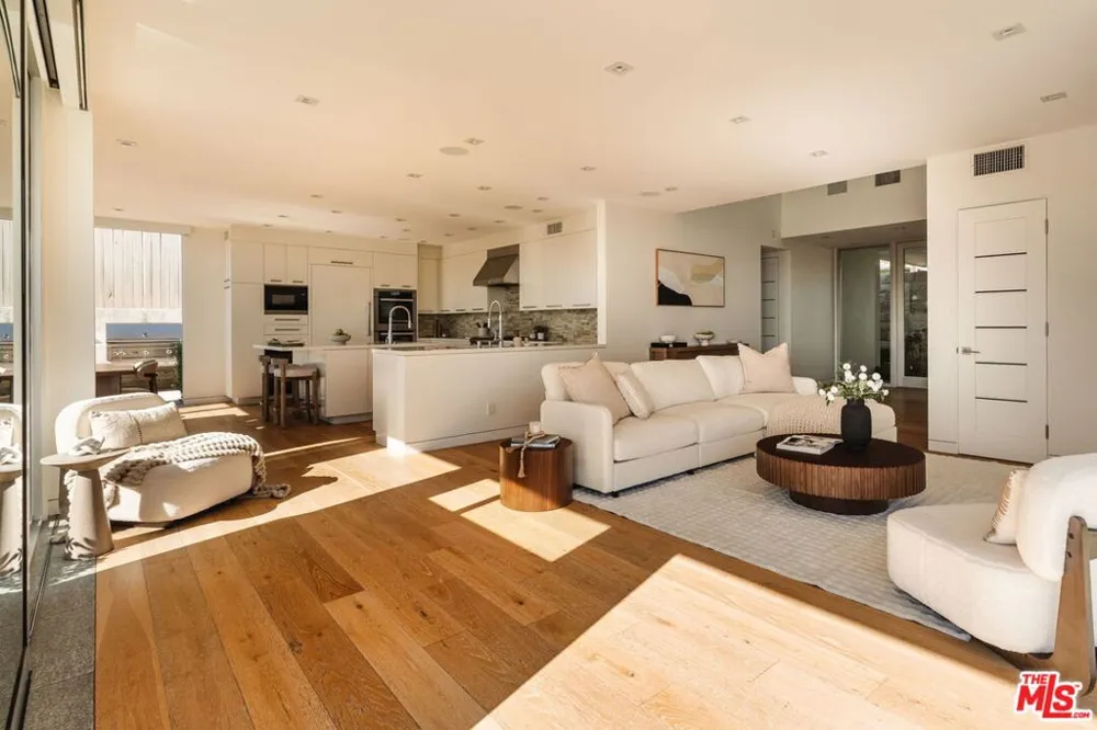 3642 Beverly Ridge Drive Sherman Oaks, CA 91423