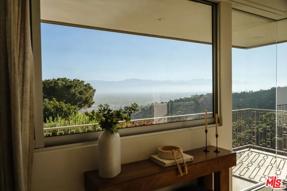 3642 Beverly Ridge Drive Sherman Oaks, CA 91423