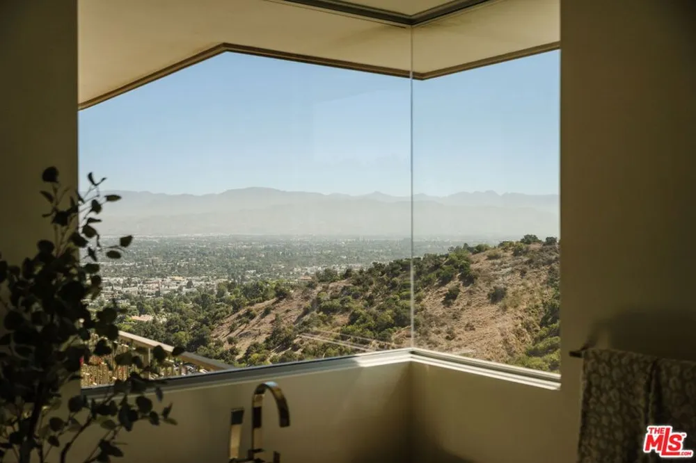 3642 Beverly Ridge Drive Sherman Oaks, CA 91423