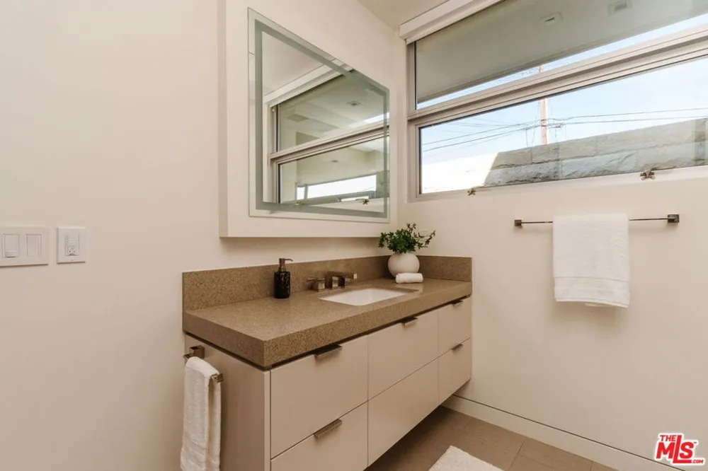 3642 Beverly Ridge Drive Sherman Oaks, CA 91423