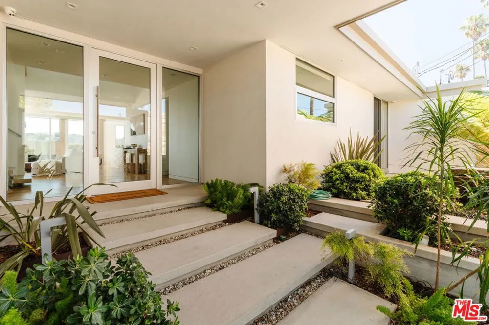 3642 Beverly Ridge Drive Sherman Oaks, CA 91423