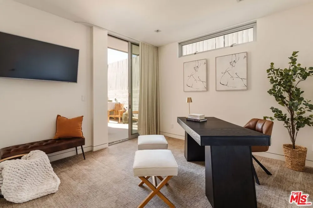 3642 Beverly Ridge Drive Sherman Oaks, CA 91423