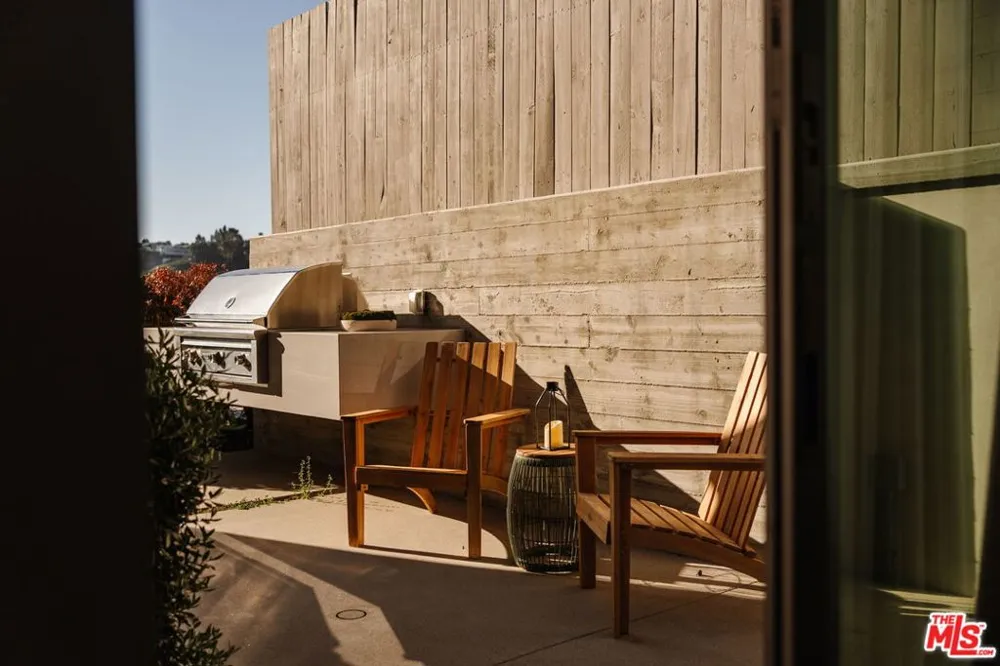 3642 Beverly Ridge Drive Sherman Oaks, CA 91423