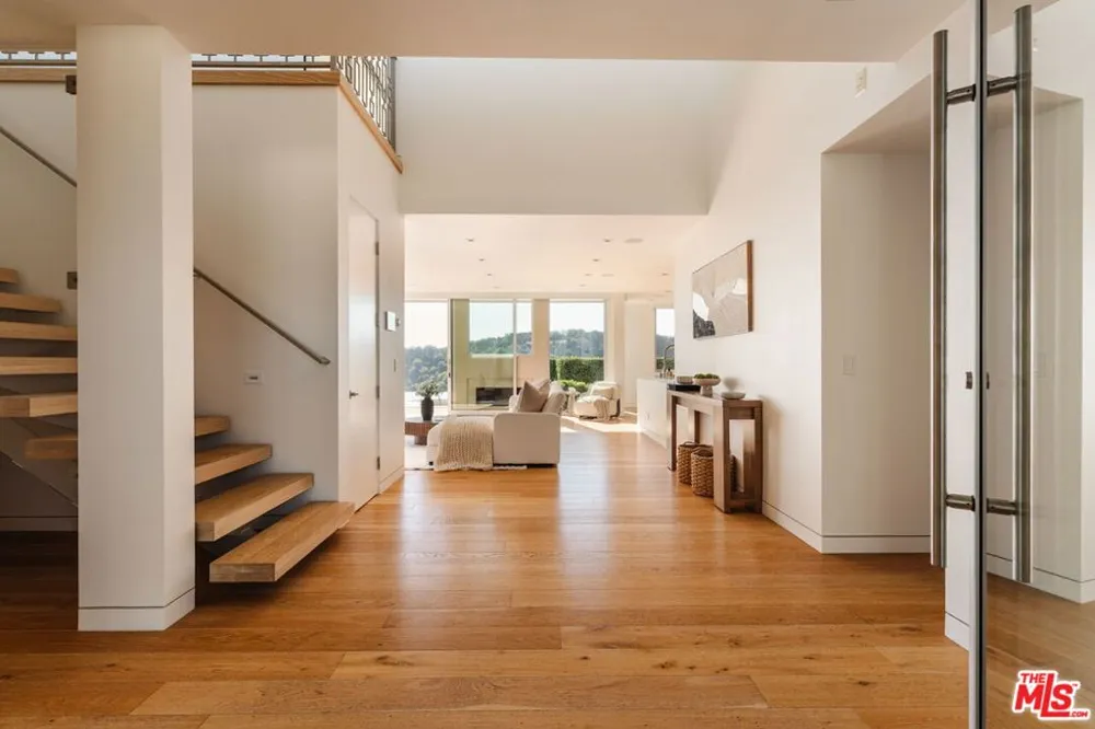3642 Beverly Ridge Drive Sherman Oaks, CA 91423