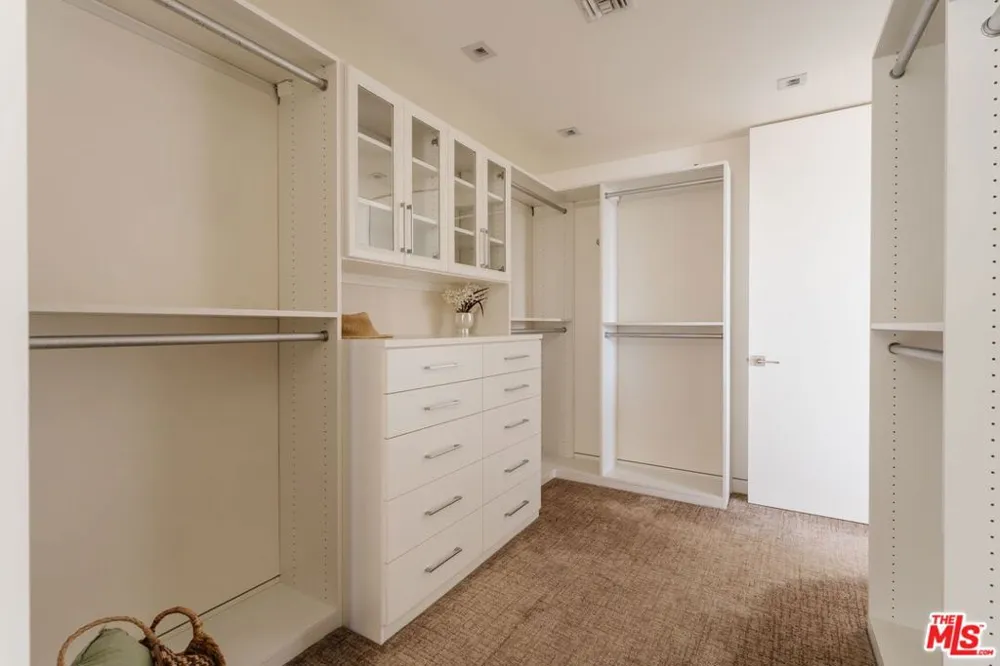 3642 Beverly Ridge Drive Sherman Oaks, CA 91423