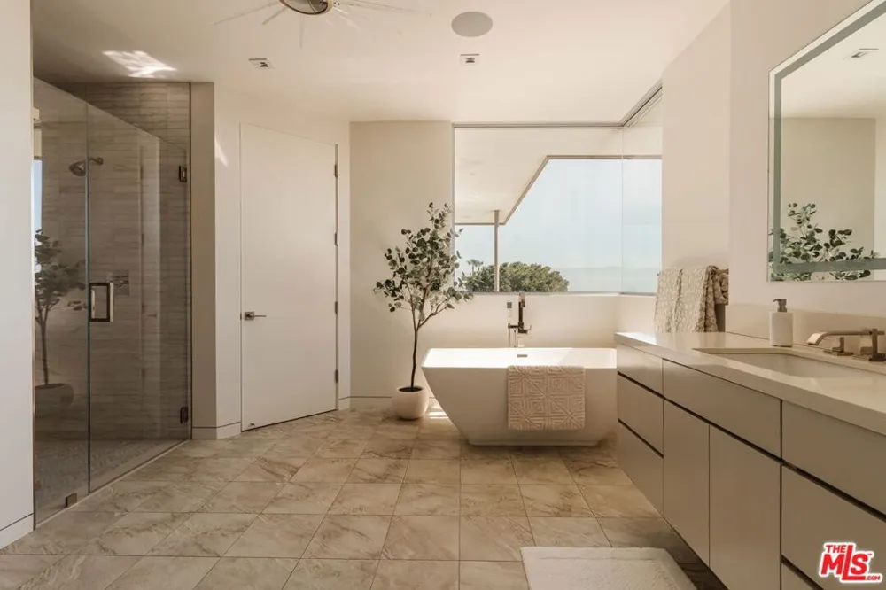 3642 Beverly Ridge Drive Sherman Oaks, CA 91423
