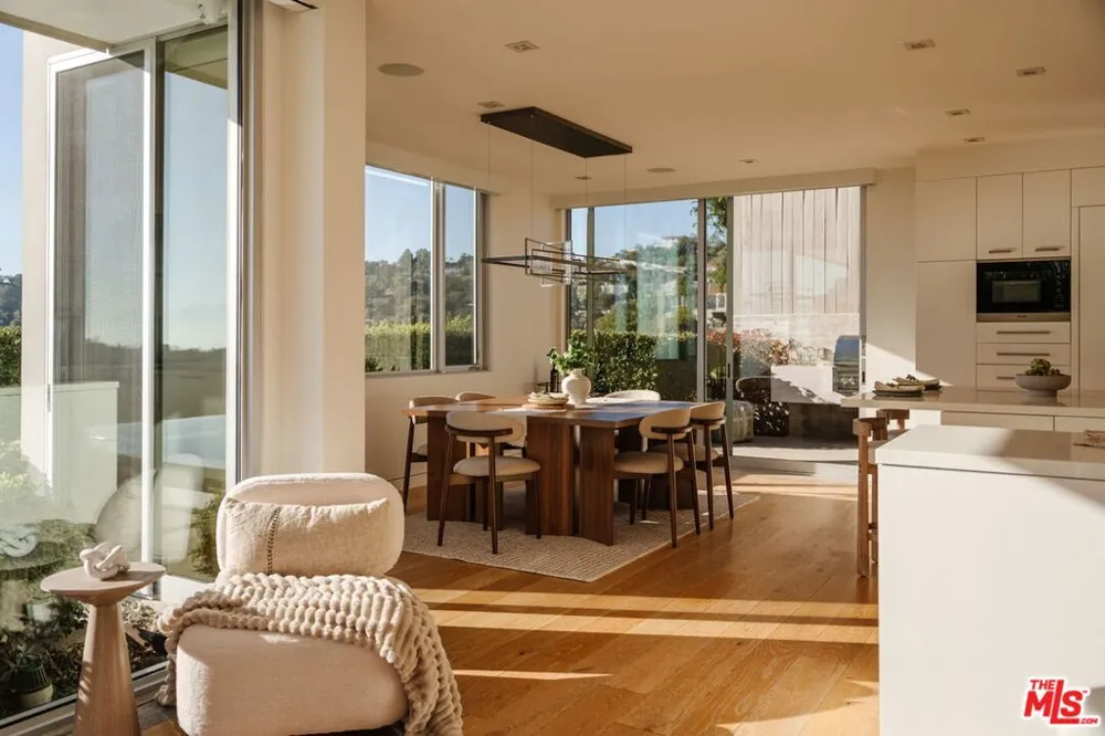 3642 Beverly Ridge Drive Sherman Oaks, CA 91423