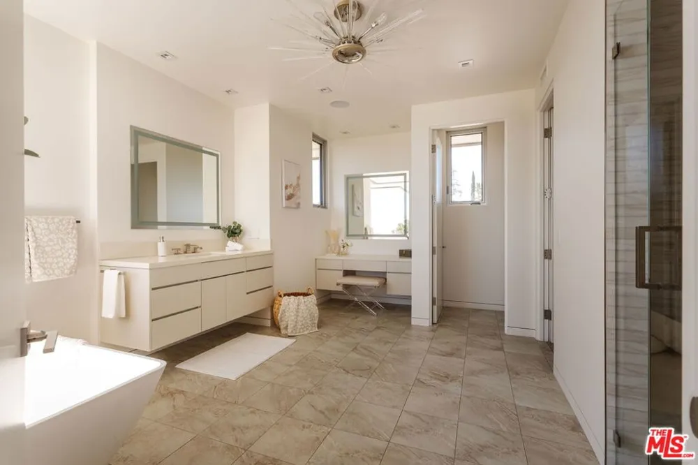 3642 Beverly Ridge Drive Sherman Oaks, CA 91423