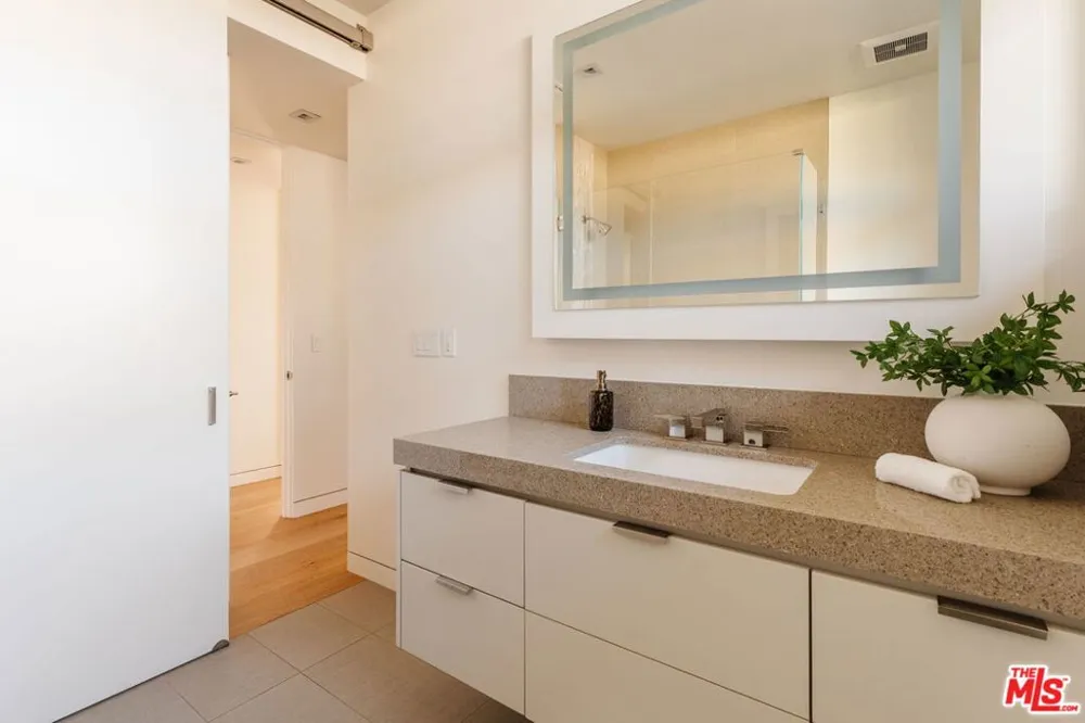 3642 Beverly Ridge Drive Sherman Oaks, CA 91423