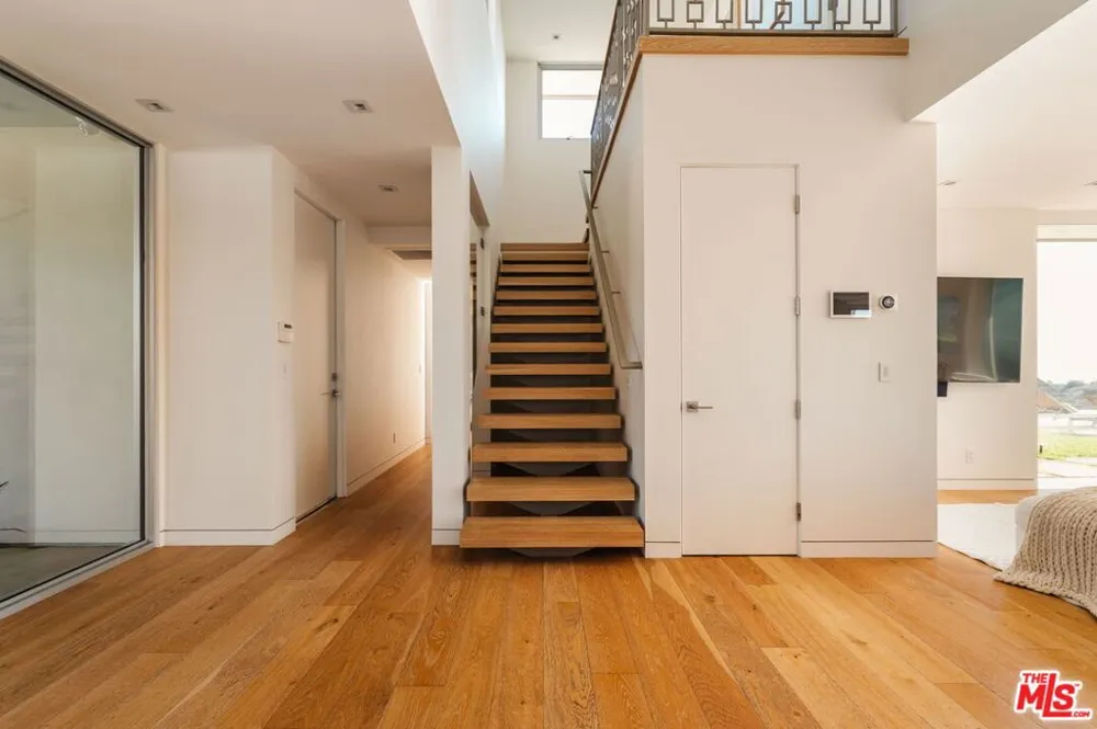 3642 Beverly Ridge Drive Sherman Oaks, CA 91423