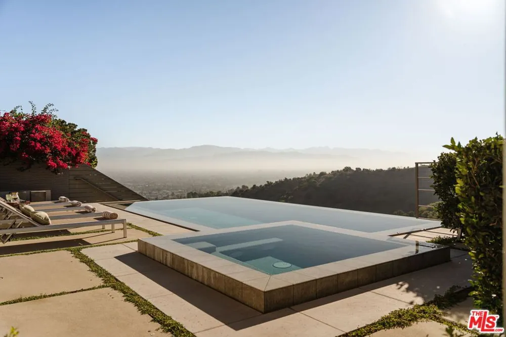 3642 Beverly Ridge Drive Sherman Oaks, CA 91423