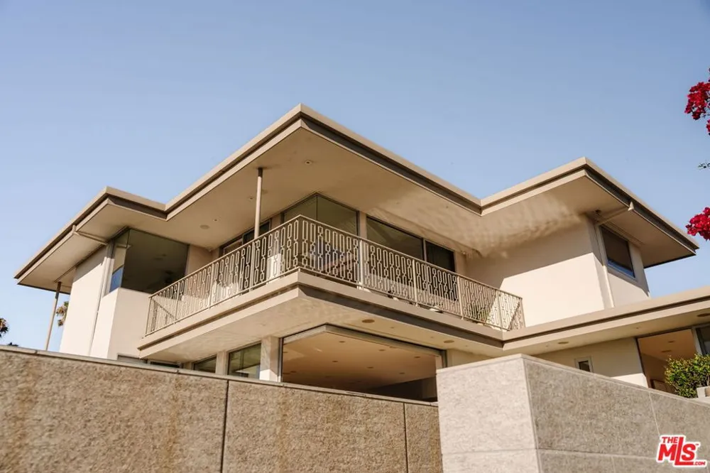3642 Beverly Ridge Drive Sherman Oaks, CA 91423