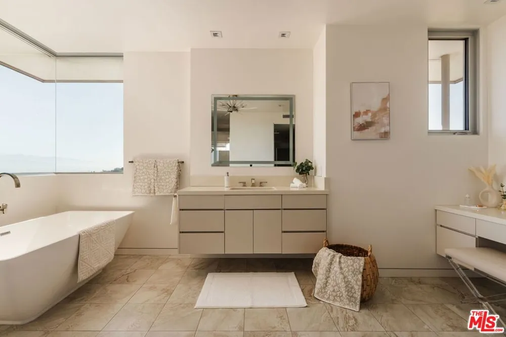 3642 Beverly Ridge Drive Sherman Oaks, CA 91423