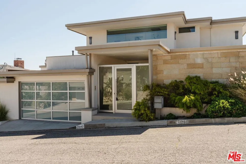 3642 Beverly Ridge Drive Sherman Oaks, CA 91423