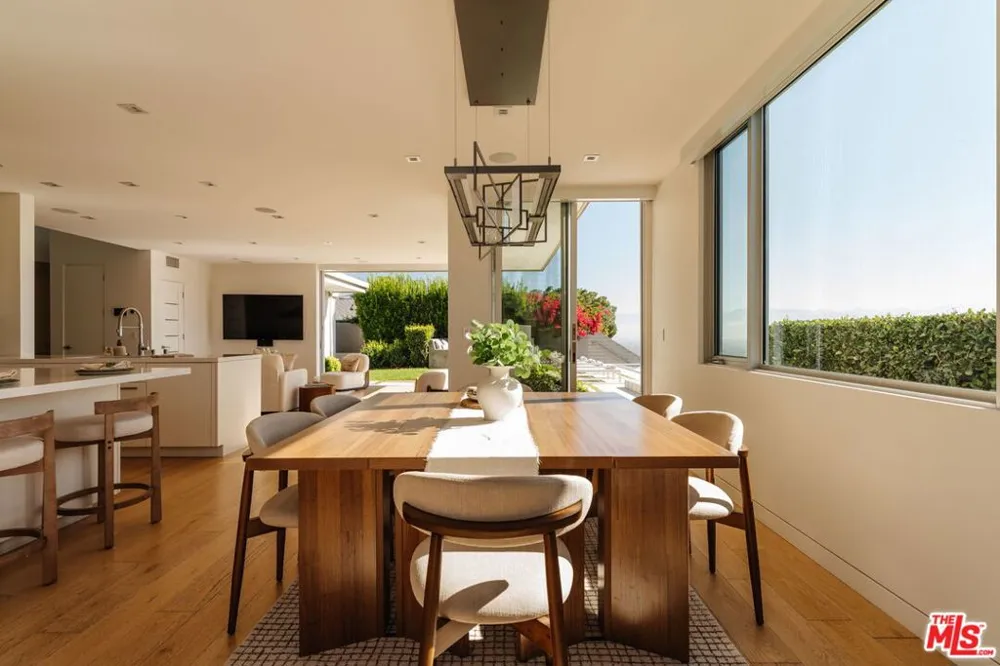 3642 Beverly Ridge Drive Sherman Oaks, CA 91423