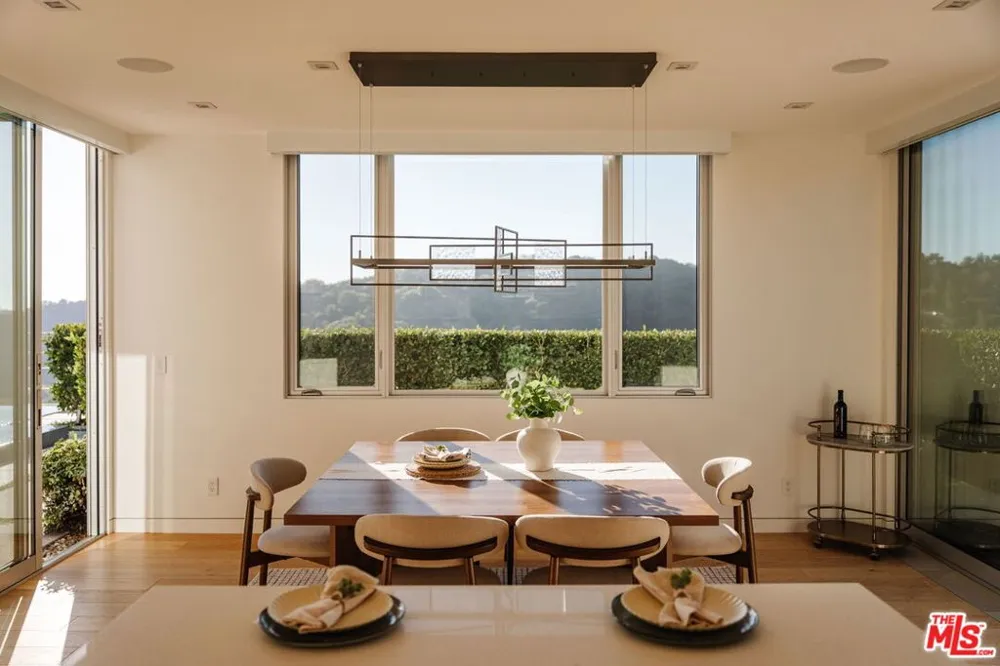 3642 Beverly Ridge Drive Sherman Oaks, CA 91423