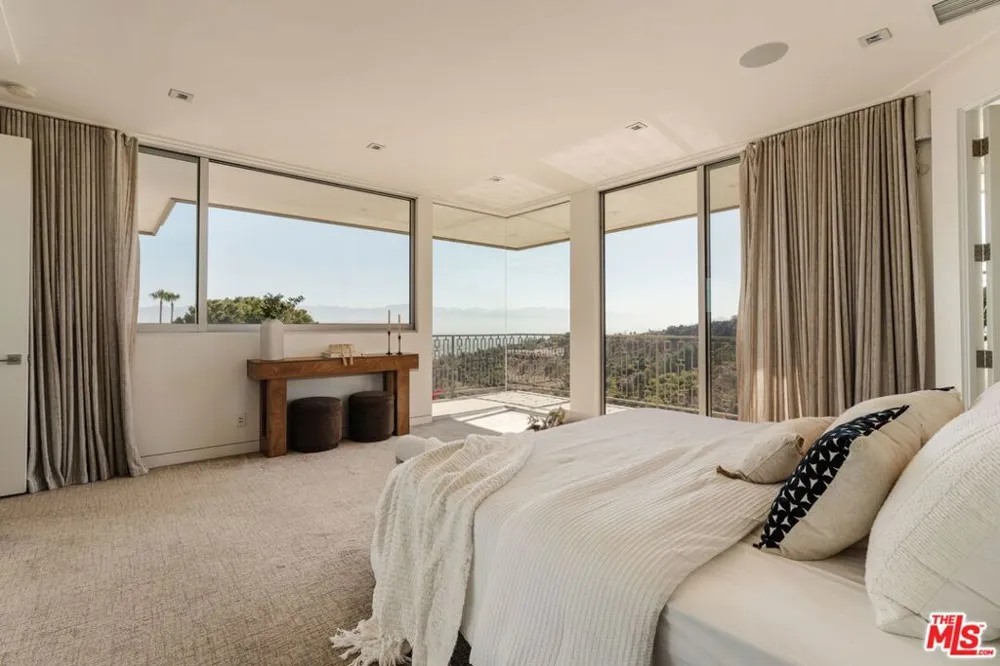 3642 Beverly Ridge Drive Sherman Oaks, CA 91423