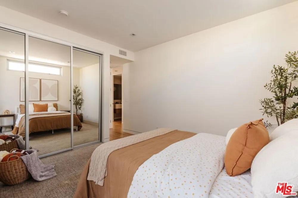 3642 Beverly Ridge Drive Sherman Oaks, CA 91423