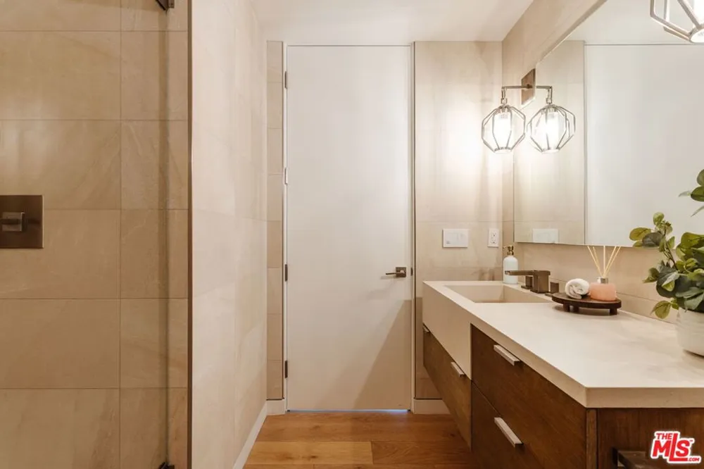 3642 Beverly Ridge Drive Sherman Oaks, CA 91423