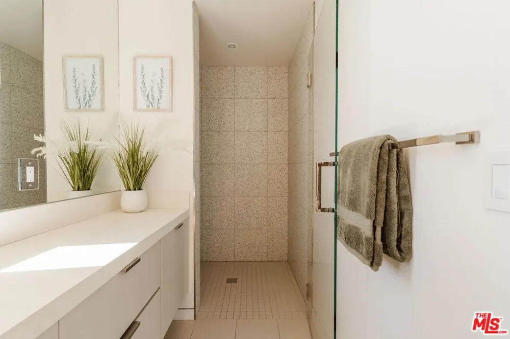 3642 Beverly Ridge Drive Sherman Oaks, CA 91423