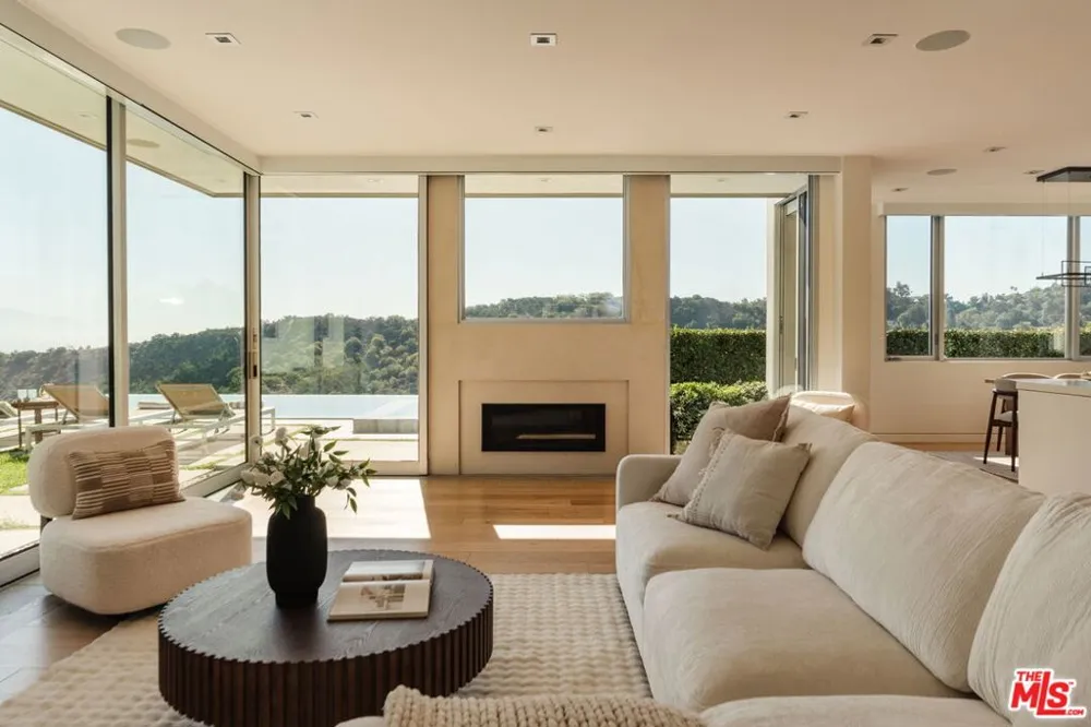 3642 Beverly Ridge Drive Sherman Oaks, CA 91423