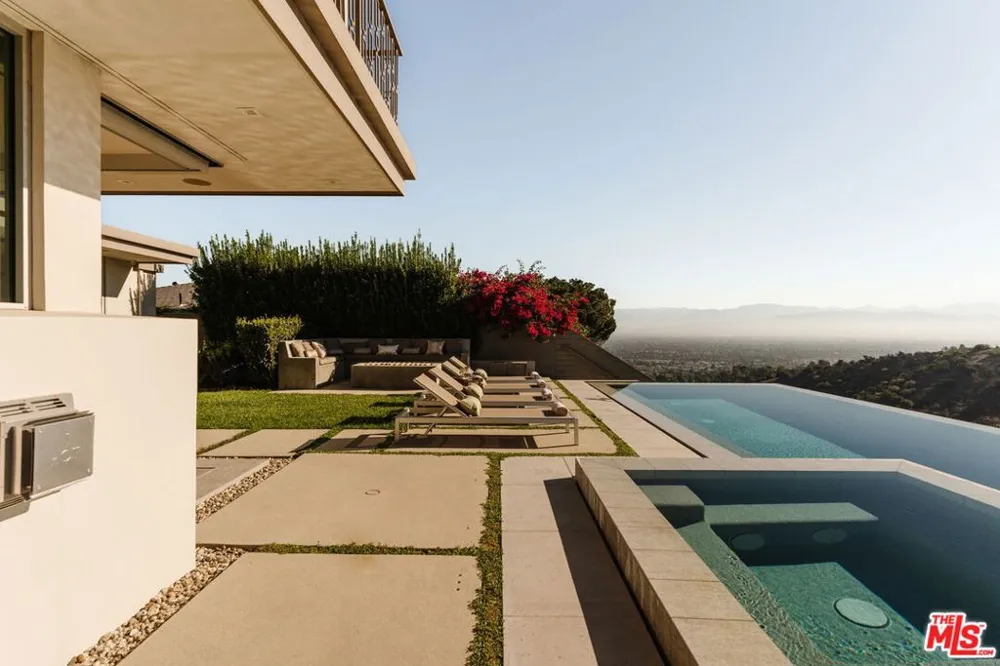 3642 Beverly Ridge Drive Sherman Oaks, CA 91423