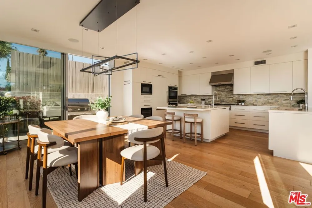3642 Beverly Ridge Drive Sherman Oaks, CA 91423