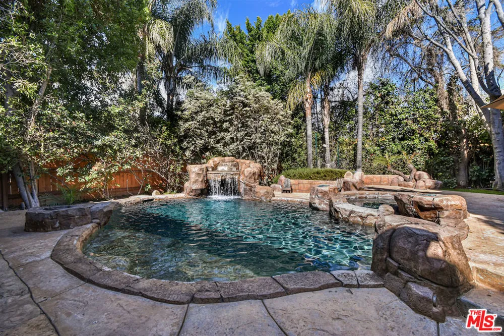 15525 Morrison Street Sherman Oaks, CA 91403