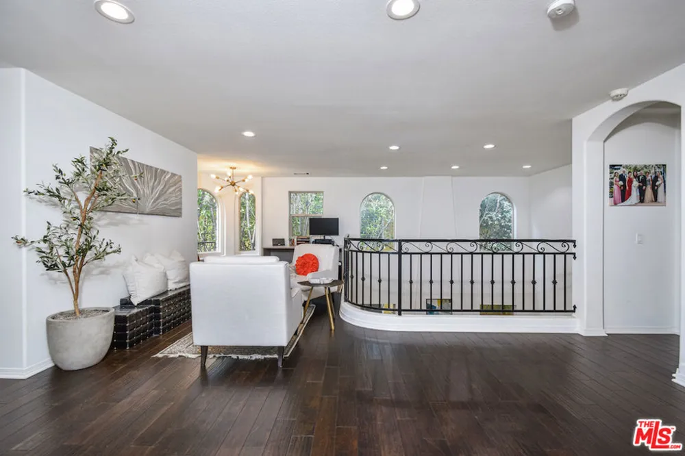 15525 Morrison Street Sherman Oaks, CA 91403
