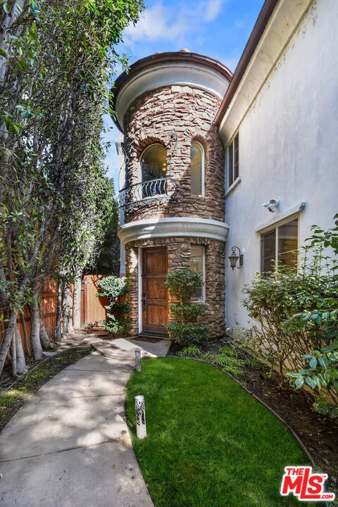 15525 Morrison Street Sherman Oaks, CA 91403