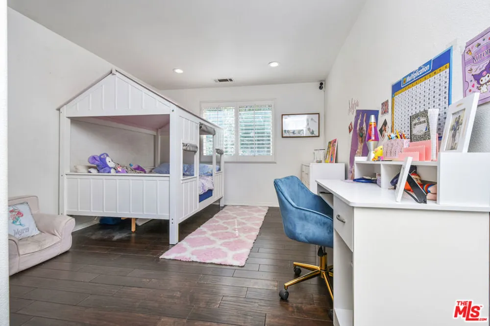 15525 Morrison Street Sherman Oaks, CA 91403