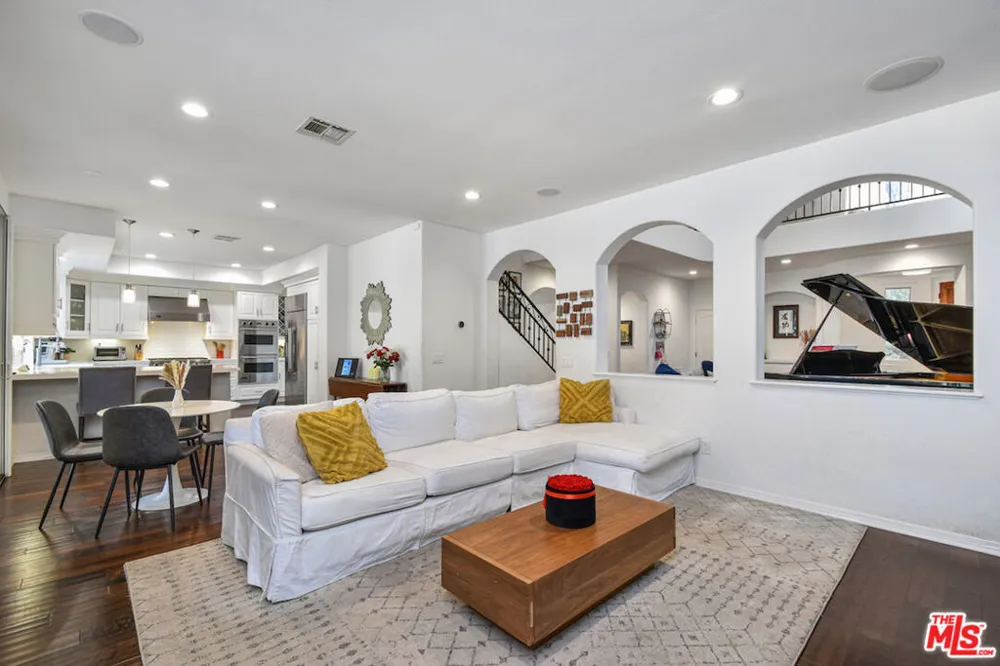 15525 Morrison Street Sherman Oaks, CA 91403