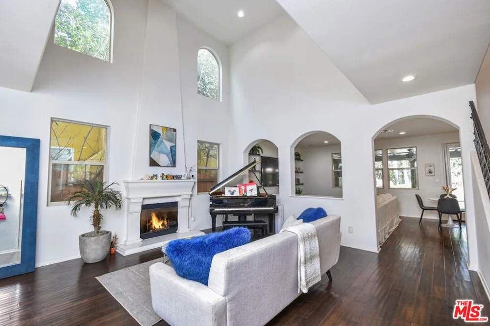 15525 Morrison Street Sherman Oaks, CA 91403