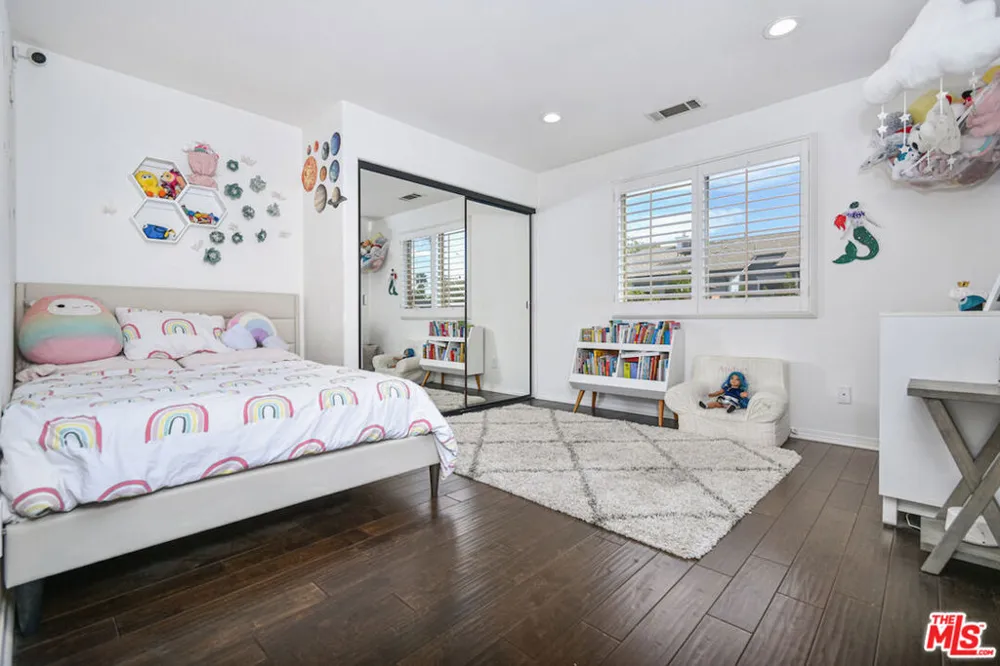 15525 Morrison Street Sherman Oaks, CA 91403