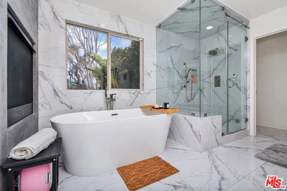 15525 Morrison Street Sherman Oaks, CA 91403