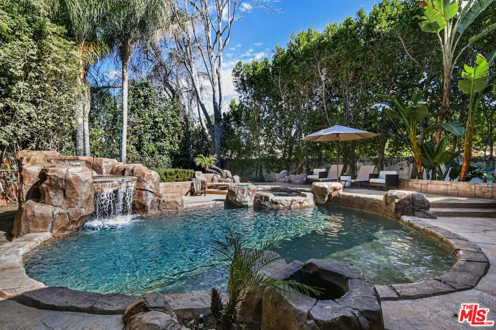 15525 Morrison Street Sherman Oaks, CA 91403