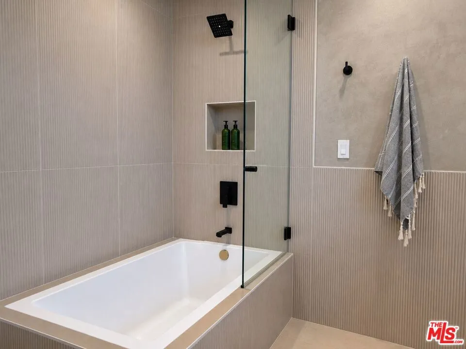 126 Croft Avenue #302 Los Angeles, CA 90048